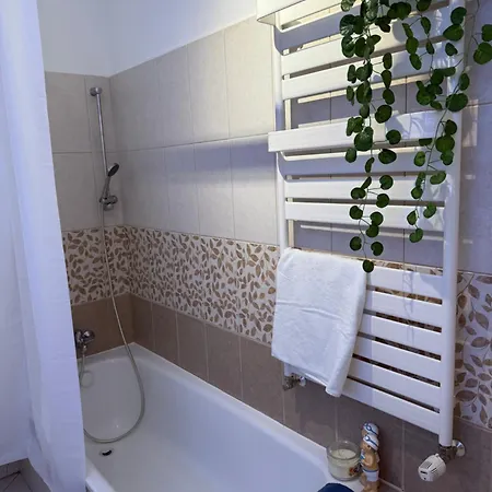 B4 Garden *** Holiday home *